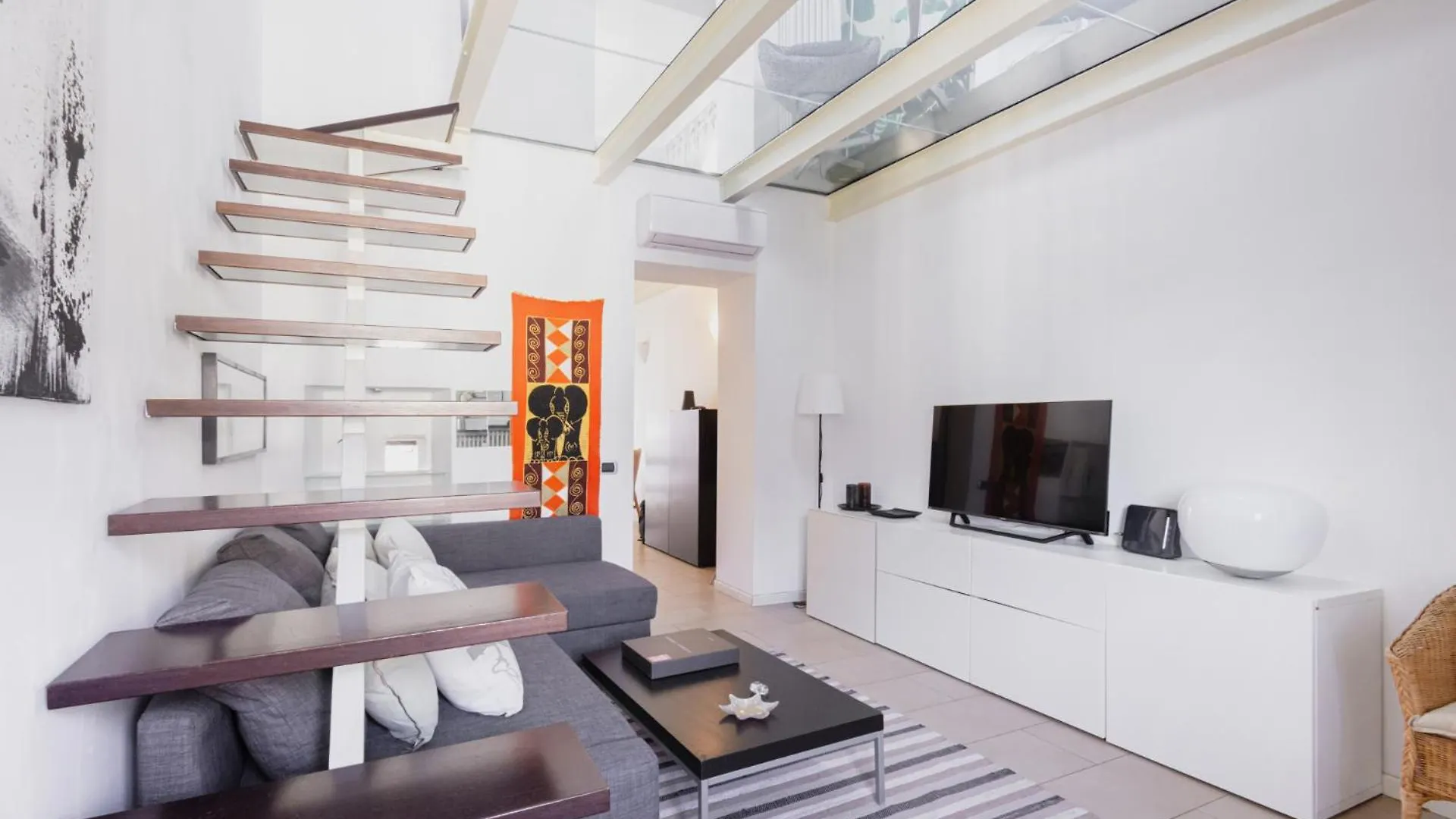 Easylife - Spazioso Appartamento In Porta Romana Милан 0*,  Италия