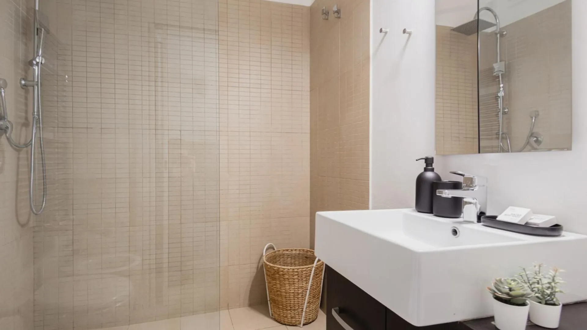 Easylife - Spazioso Appartamento In Porta Romana Милан
